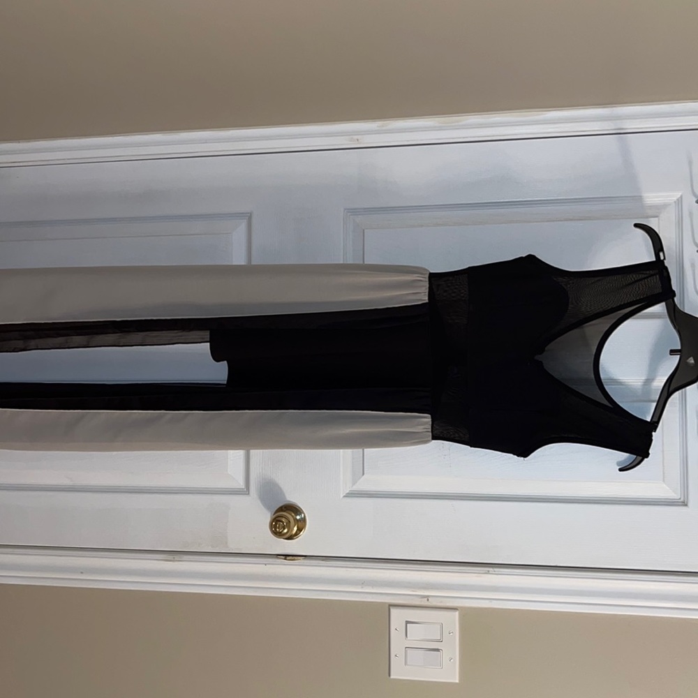 Selling lovely elegant/party dress in great condition